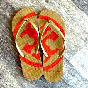 Tory Burch LOGO EMORY FLIP FLOP SANDALS